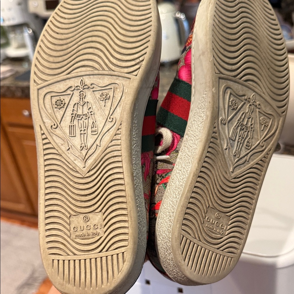 Gucci ladies Ace GG Flora Sneakers - Picture 5 of 6